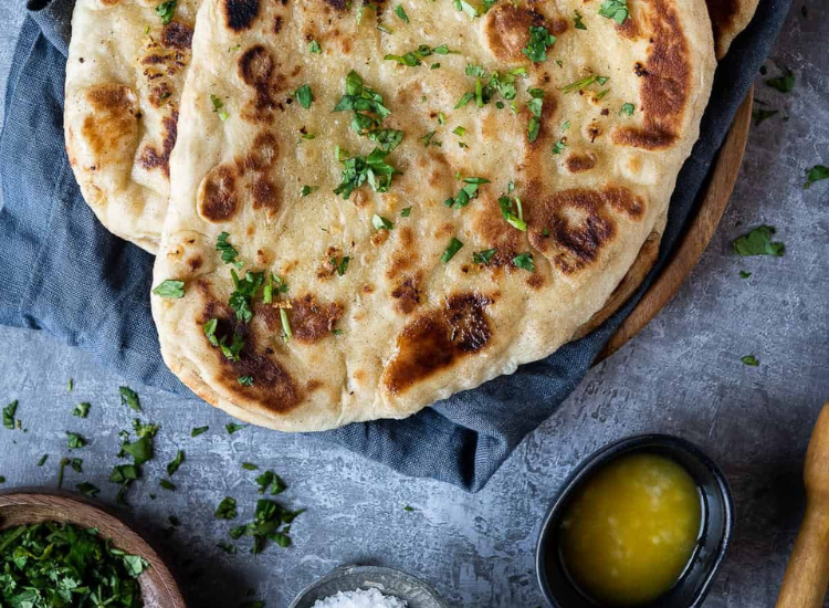 Bánh Naan Ẩm thực Ấn Độ